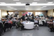 강동구, 복지 종사자들과 민관협력 1204 성과공유회 단체사진.JPG