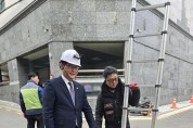 강동구의회 양평호 의원, 당말어린이공원 앞 민원 현장 점검.jpg