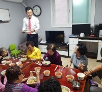 강동구의회 이승일 의원, ‘둔촌2동 어르신 사랑방’ 찾아 점심 나눔 봉사활동 참여